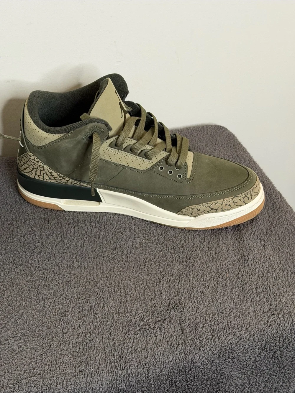 Air Jordan 3 Retro “Family Affair” Medium Olive men’s size 11